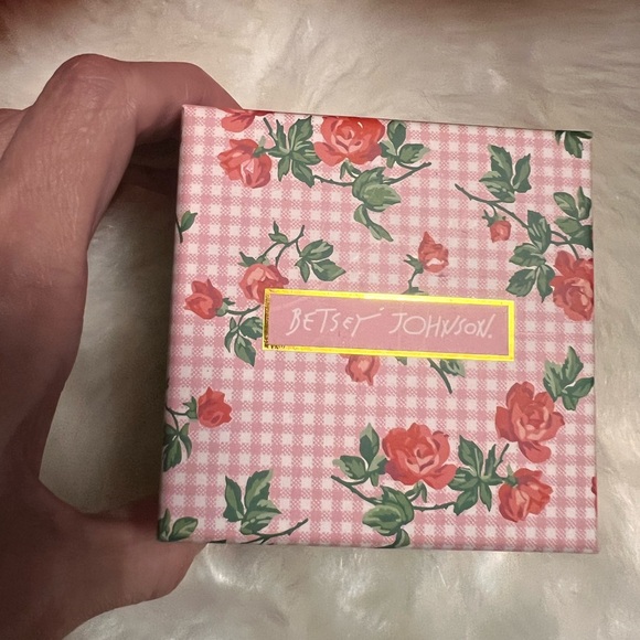 Betsy Johnson Shifting Parrot Embezzled Rhinestones Earrings - Picture 13 of 14